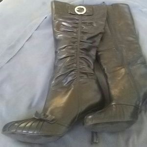 Black boots Fair..may need new heel but shoe is st